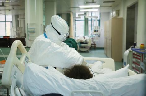 O femeie infectată cu COVID-19, internată în Arad, mărturisiri cutremurătoare: ”Am stat șase ore cu un cadavru în salon. Nu a venit nimeni să-l ridice!” 