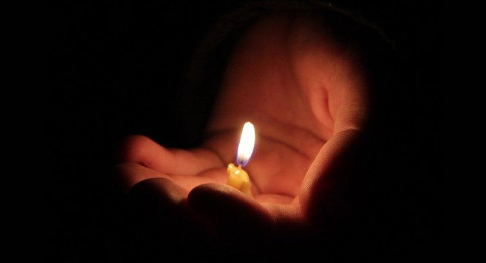 Persoanele de peste 65 de ani, dar și cei bolnavi vor putea primi lumina de Paște &icirc;n anumite condiții. Care sunt regulile pe care trebuie să le respecte