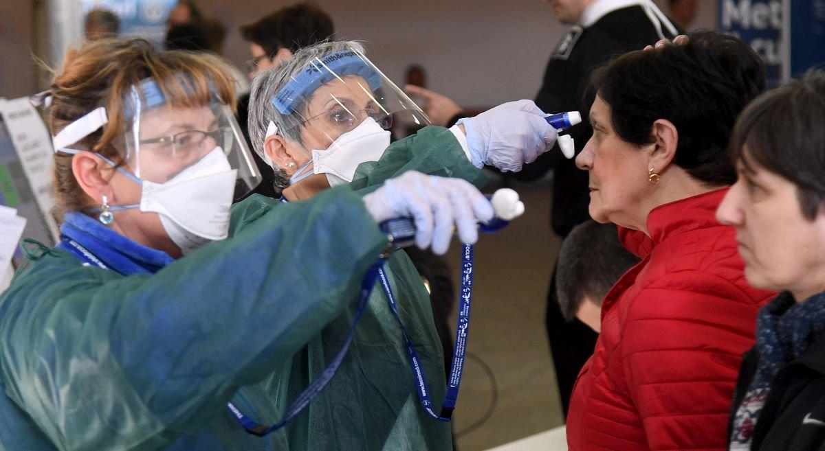 Previziuni sumbre privind epidemia de coronavirus. Distanțarea ar putea să dureze p&acirc;nă &icirc;n 2022: &rdquo;&Icirc;n caz contrar, ar putea să urmeze un val uriaș de &icirc;mbolnăviri!&rdquo;