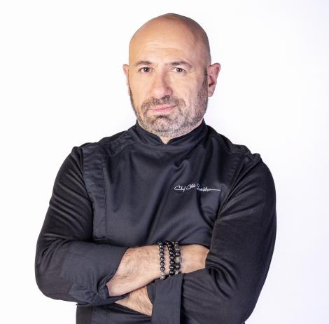 Chef Cătălin Scărlătescu lansează casolet.ro și livrează meniuri speciale pentru Paște! „Echipa mea de livratori este formată din oameni apropiați”