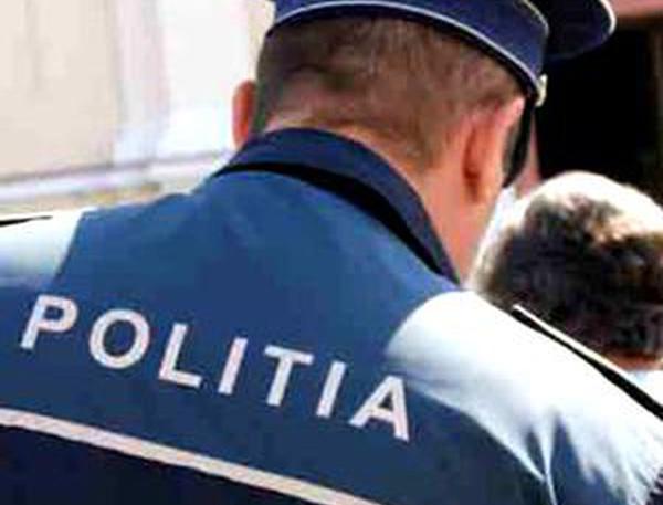 Bătr&acirc;nă din București, jefuită de doi bărbați cu fețele acoperite de măști de protecție