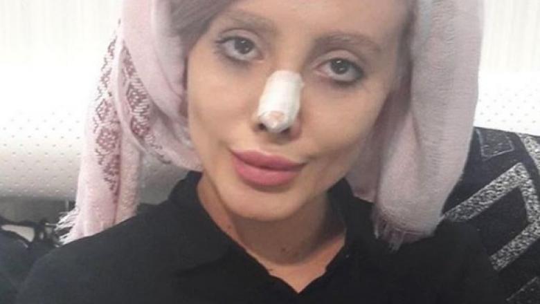 Zombie Angelina este ținută &icirc;n viaţă de un ventilator pulmonar după ce s-a infectat &icirc;n &icirc;nchisoare