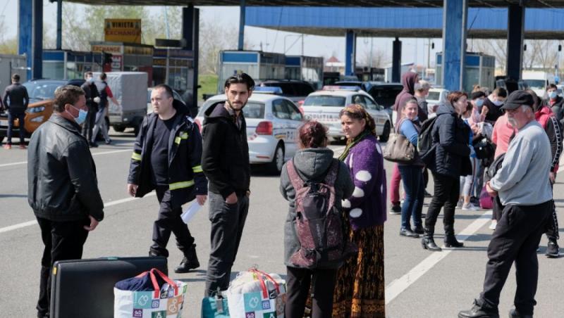 Românii se întorc acasă de Paști, în ciuda restricțiilor. Mii de persoane au trecut vama în ultimele 24 de ore