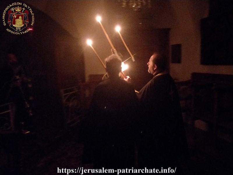 Lumina Sf&acirc;ntă, aprinsă la Ierusalim, va fi adusă &icirc;n această după-amiază la Bucureşti. Imagini unice de la Morm&acirc;ntul Sf&acirc;nt - Video