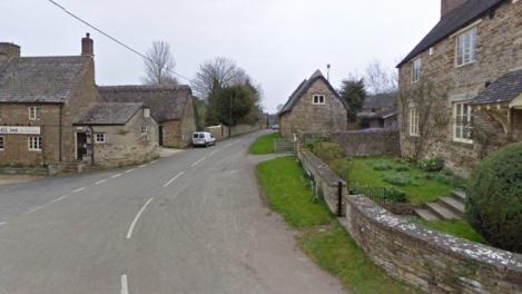 Covid-19 - Locuitorii unui sat din Anglia circulă în sens unic pentru a nu se apropia prea mult