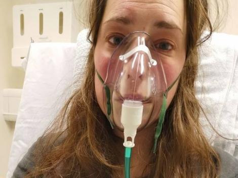 „Nu-mi vine să cred că am ieșit din spital pe picioare, nu într-un sicriu!” O tânără mamă povestește cum a fost „făcută praf” de coronavirus