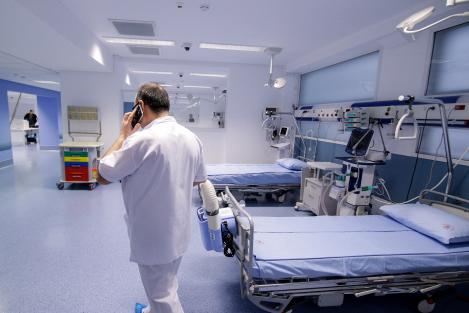 Medic din Pitești, acuzat că a infectat zeci de persoane ”A refuzat să poarte echipament și să fie testat pentru COVID-19!”