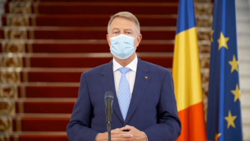 Presedintele Romaniei, Klaus Iohannis, a anuntat intr-o conferinta de presa in care a purtat masca de protectie respiratorie ca din 15 mai 2020 acest instrument va fi obligatoriu de purtat in locurile publice