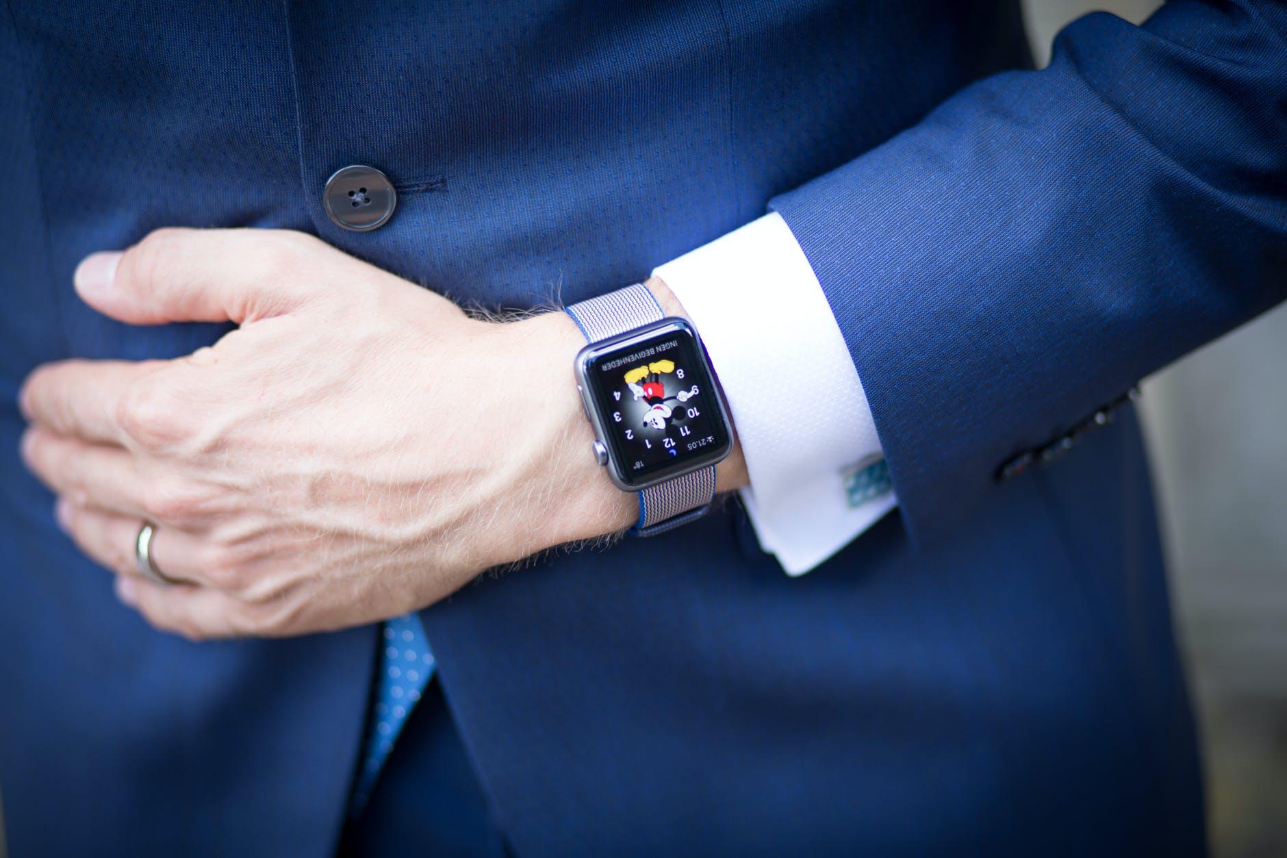 De ce să-ți cumperi un smartwatch. Motive pentru care să-ți alegi un ceas inteligent