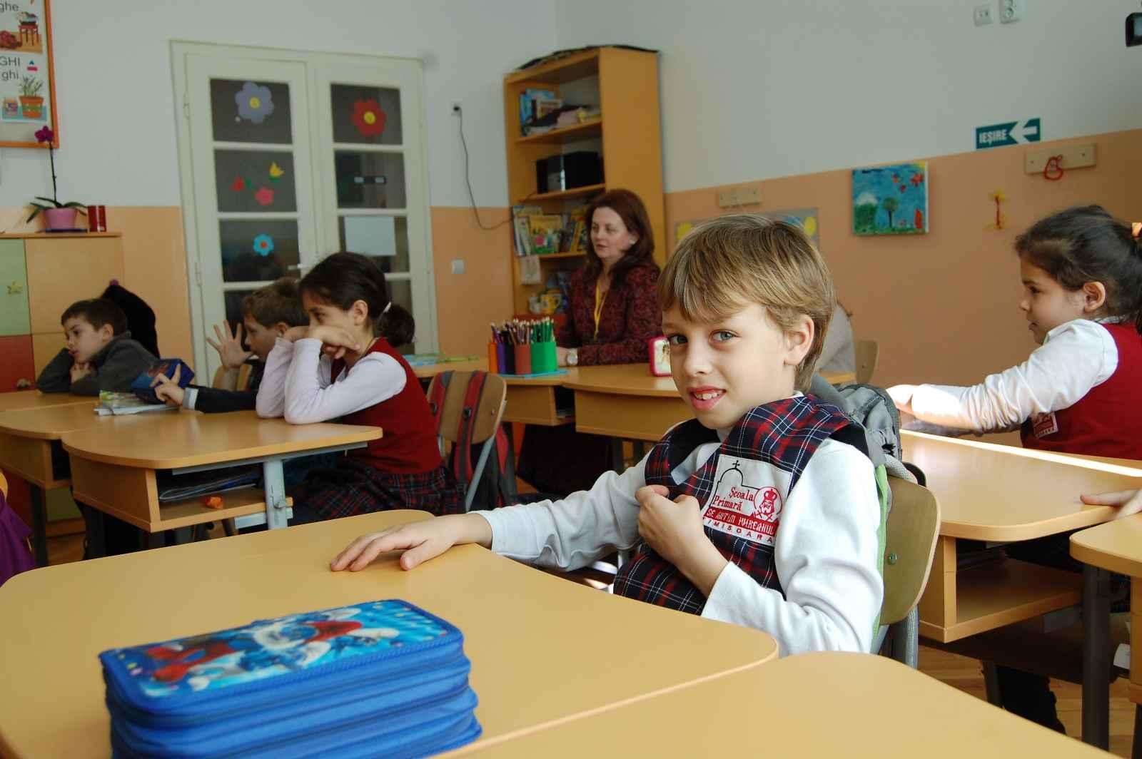 Școlile ar trebui să răm&acirc;nă &icirc;nchise p&acirc;nă după vacanța de vară. Medic infecționist: "Copiii intră in contact cu părinți, cu bunici, cu persoane vulnerabile"