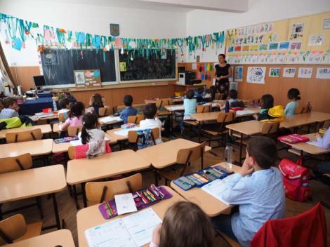 Alexandru Rafila și epidemiologii îi vor pe copii la școală, cât mai curând: „Cursurile trebuie reluate”