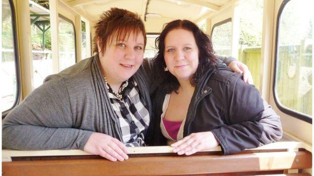 Tragedie de neimaginat &icirc;ntr-o familie. Surori gemene, ambele asistente medicale, moarte din cauza COVID-19: &rdquo;Toată viața au spus că vor pleca &icirc;mpreună din această lume!&rdquo;