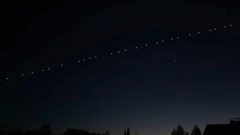 Sateliții Starlink, vizibili pe cerul României. La ce oră pot fi văzuți, în funcție de locația în care te afli - Video