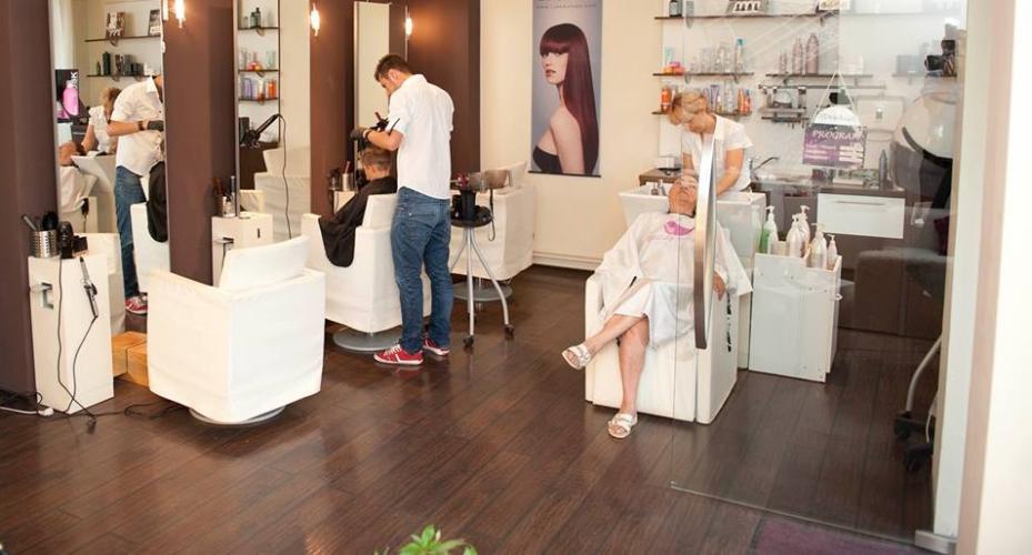 Saloanele de &icirc;nfrumusețare vor fi deschise &icirc;n Rom&acirc;nia, dar vor funcționa după alte reguli. Raed Arafat, noi lămuriri: &rdquo;Ai &icirc;nt&acirc;rziat, vine altul &icirc;n locul tău, nu stai și aștepți acolo!&rdquo;