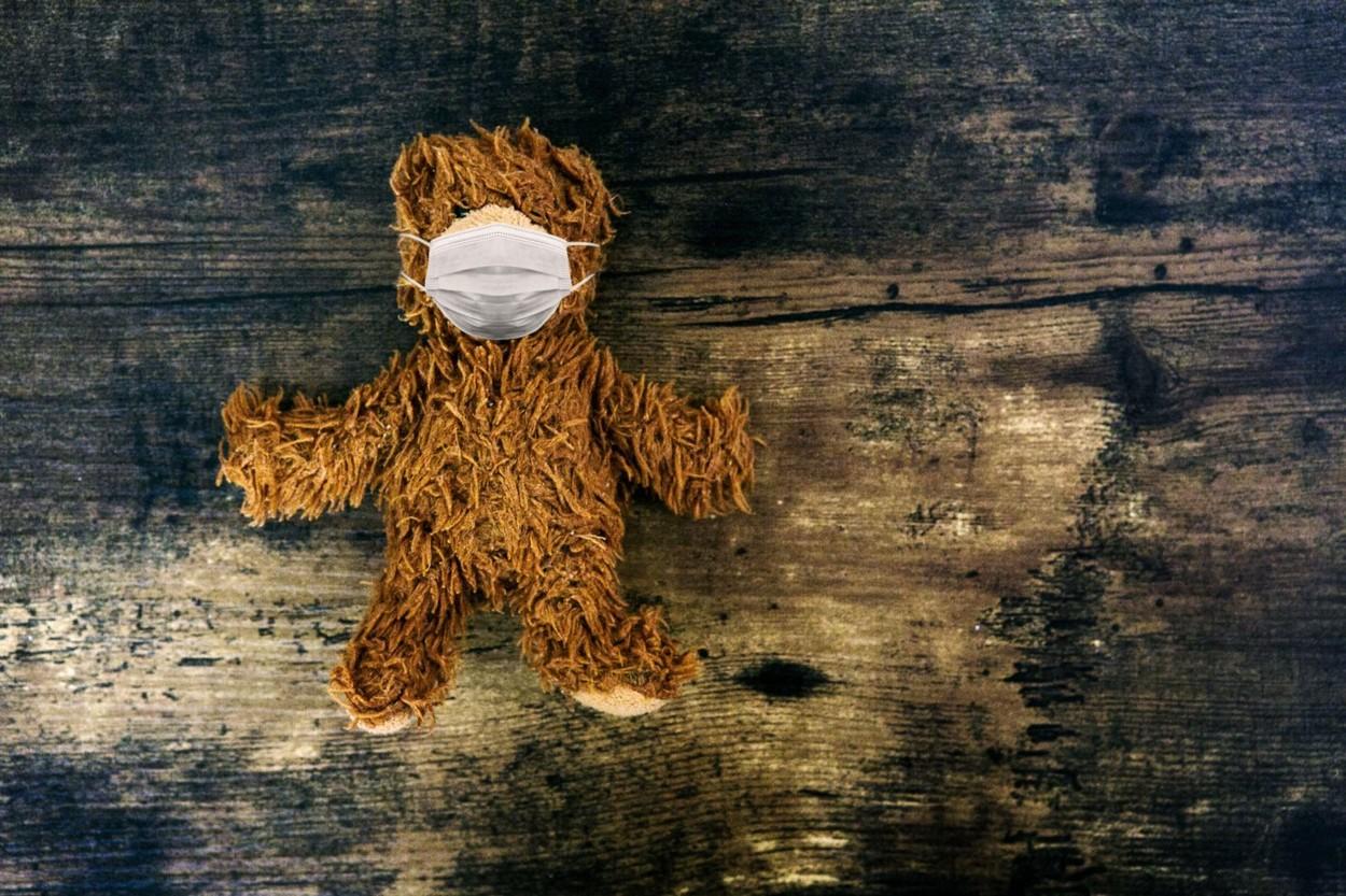 Un copil dintr-un centru de plasament de la Iași, grav bolnav, depistat cu COVID-19! Care este starea lui