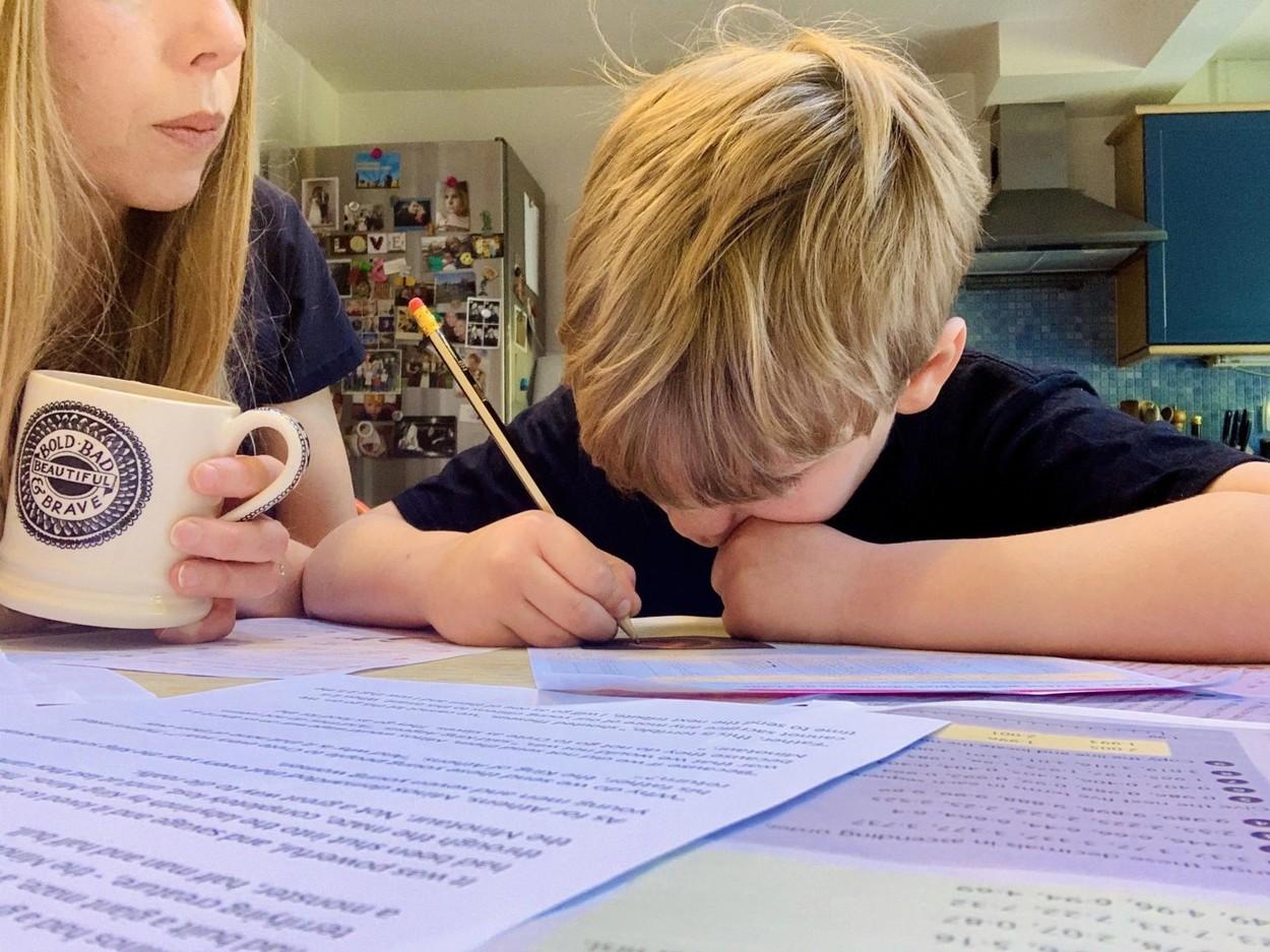 C&acirc;t timp vor răm&acirc;ne acasă părinții, alături de copii. Ce s-ar putea &icirc;nt&acirc;mpla după 15 mai