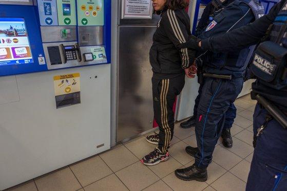 E de r&acirc;s! Au plecat la furat cu declarația pe propria răspundere. Au uitat foaia la locul faptei și au fost prinși de poliție la scurt timp după jaf