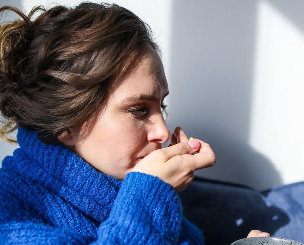 Sarea grăbeşte vindecarea &icirc;n cazul durerilor &icirc;n g&acirc;t. &Icirc;ți trebuie doar 2 lingurițe cu sare și un pahar cu apă caldă!