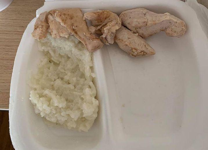 Rom&acirc;ncă &icirc;ntoarsă din străinătate, nemulțumită de condițiile de carantină din Mamaia: &bdquo;Am venit sănătoși și cu siguranță plecăm bolnavi!&rdquo;