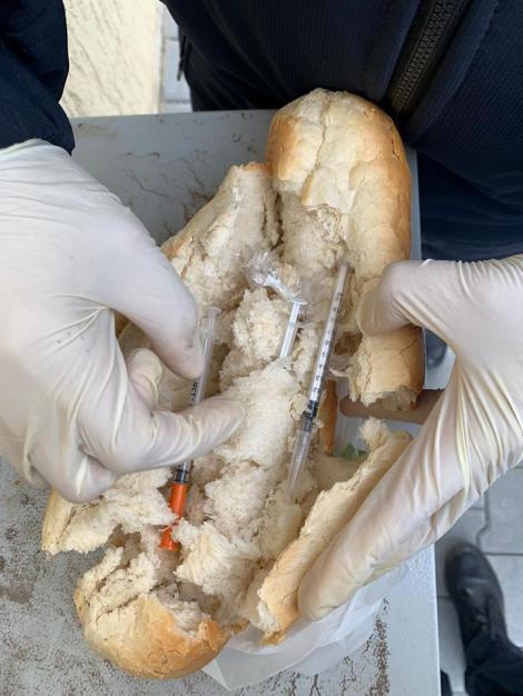 Droguri ascunse în pâine, duse la un centru de carantină din Ilfov! Un jandarm a descoperit totul