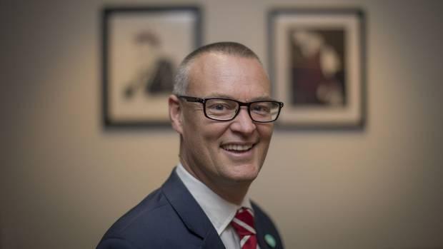 Ministrul neozeelandez al Sănătăţii, un &bdquo;idiot&rdquo; pentru că şi-a dus familia la plajă