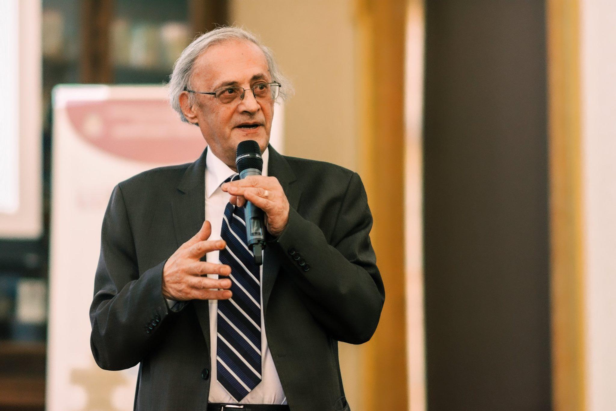 Se justifică pandemia de COVID-19? Medicul Vasile Astărăstoae, semnal de alarmă: &bdquo;Alungăm un stol de ciori trăg&acirc;nd cu racheta &icirc;n clădire!&rdquo;