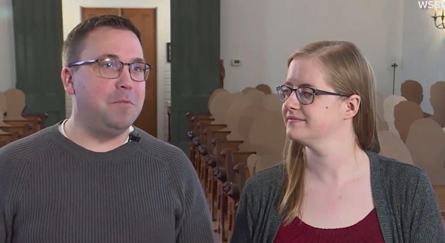 Pandemia de coronavirus a fost pe punctul să le strice nunta, dar apoi au avut o idee genială (VIDEO)