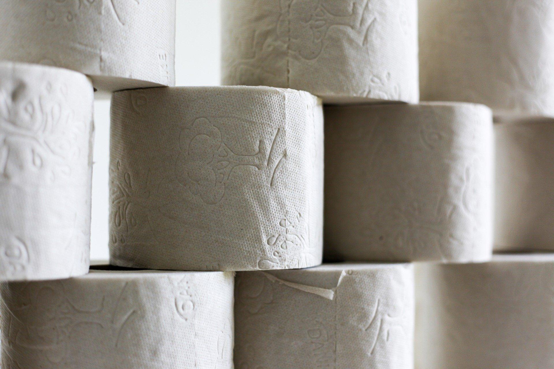 A cumpărat 5.400 de role de h&acirc;rtie igienică de teama pandemiei și acum este disperat să scape de ele