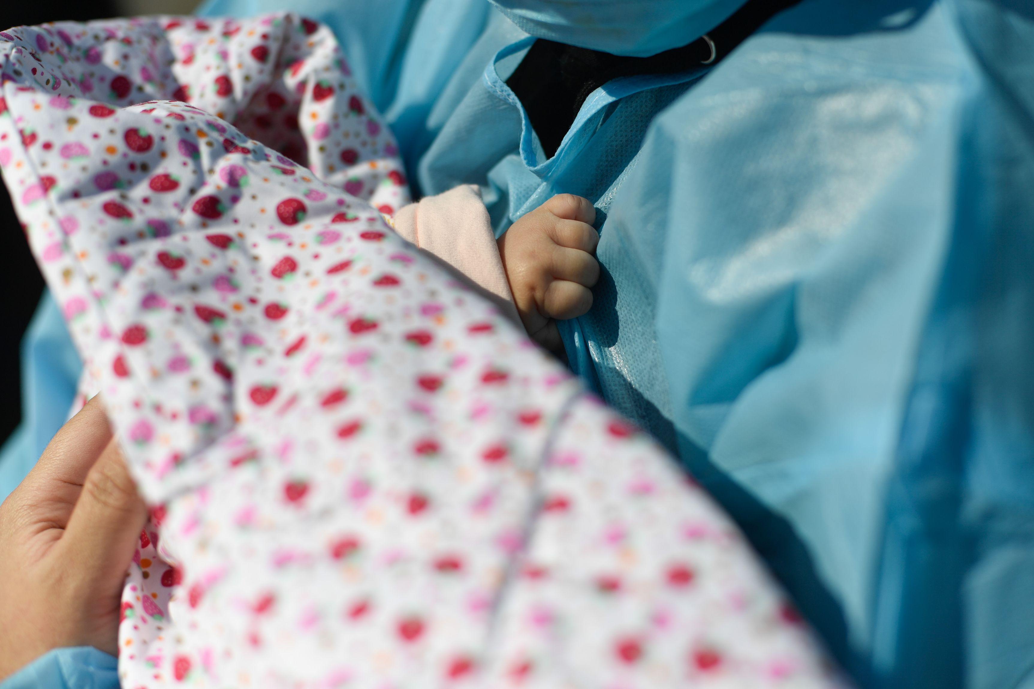 Bebelușii din Timiș, depistați pozitiv cu Covid-19, ar fi fost infectați de asistente. Mamele lor nu sunt bolnave de coronavirus