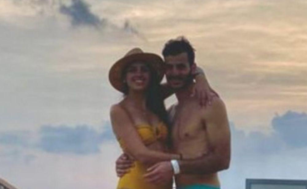 Condamnați la o lună de miere prelungită din cauza pandemiei de coronavirus: &bdquo;Toată lumea spune că ar vrea să răm&acirc;nă pe o insulă tropicală, dar c&acirc;nd ți se &icirc;nt&acirc;mplă nu mai e așa&rdquo;