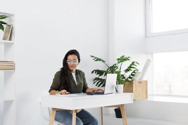 Cum se ajustează corect un scaun de birou
