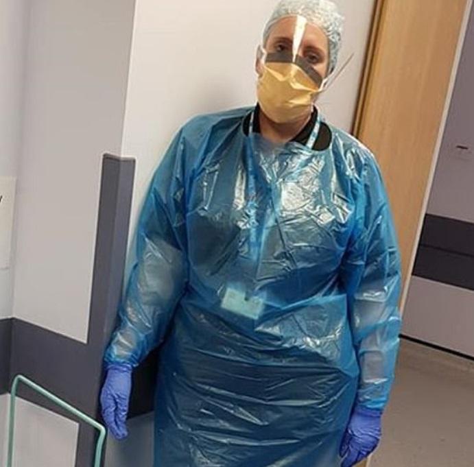 Ți se rupe sufletul! Un medic a mutat zeci de cadavre &icirc;n camioane frigorifice pentru că morga e plină: &rdquo;Suntem copleșiți. Am văzut numele unor pacienți pe care &icirc;i &icirc;ngrijisem!&rdquo;