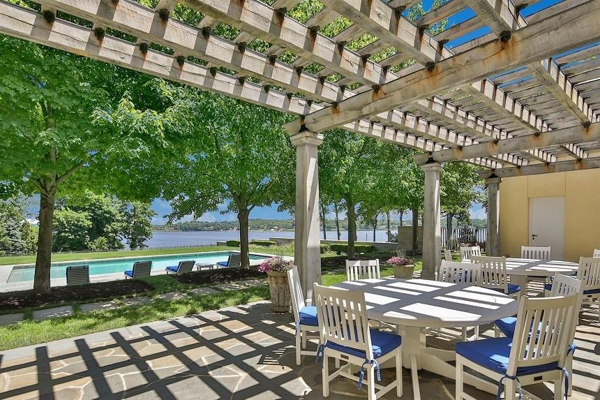 Jon Bon Jovi a scos la v&acirc;nzare vila din New Jersey pentru 20 de milioane de dolari