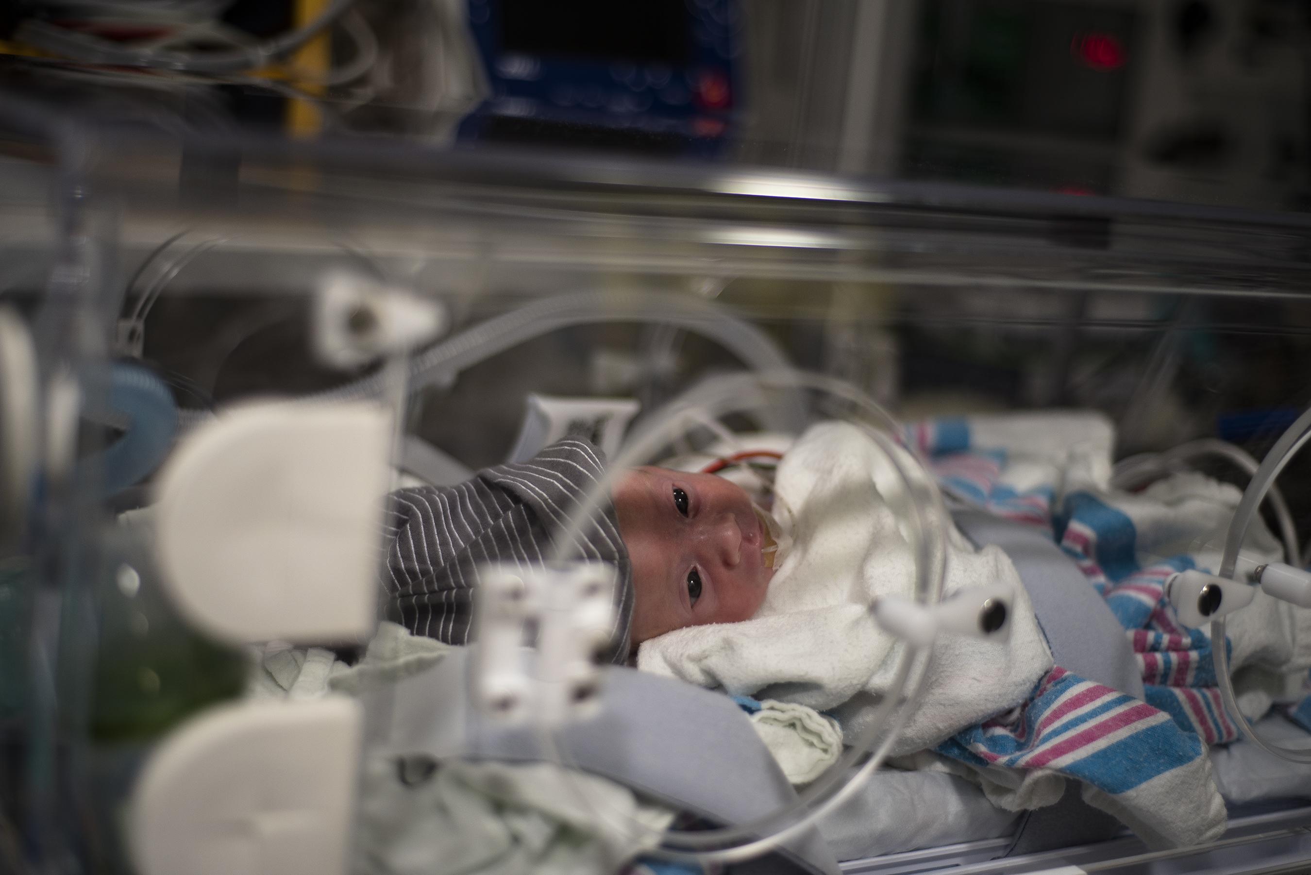 Coronavirusul se transmite de la mamă la făt. Studiile au arătat că &icirc;n timpul sarcinii mama &icirc;și poate infecta copilul