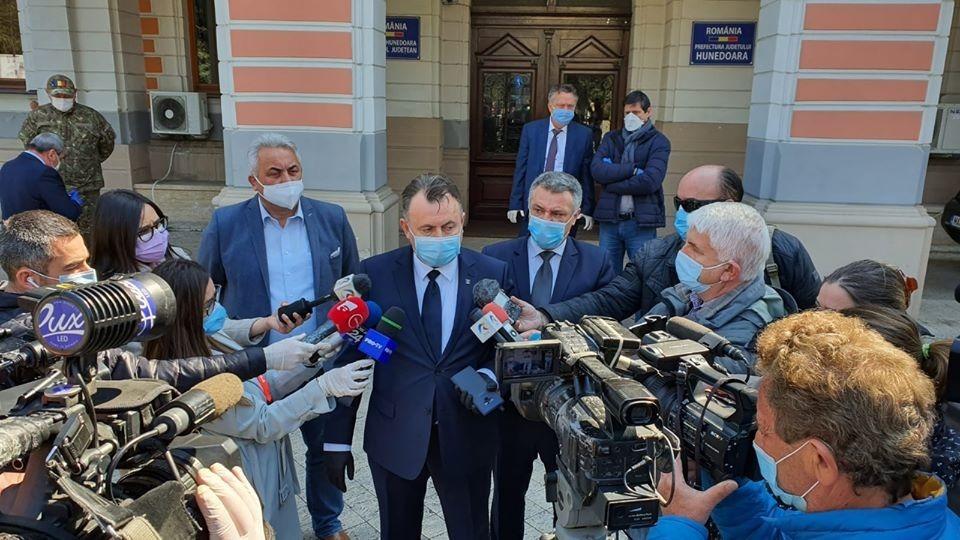 Spitalul Judeţean Deva, condus de o echipă de patru medici militari, coordonată de un specialist &icirc;n boli infecţioase din Galaţi