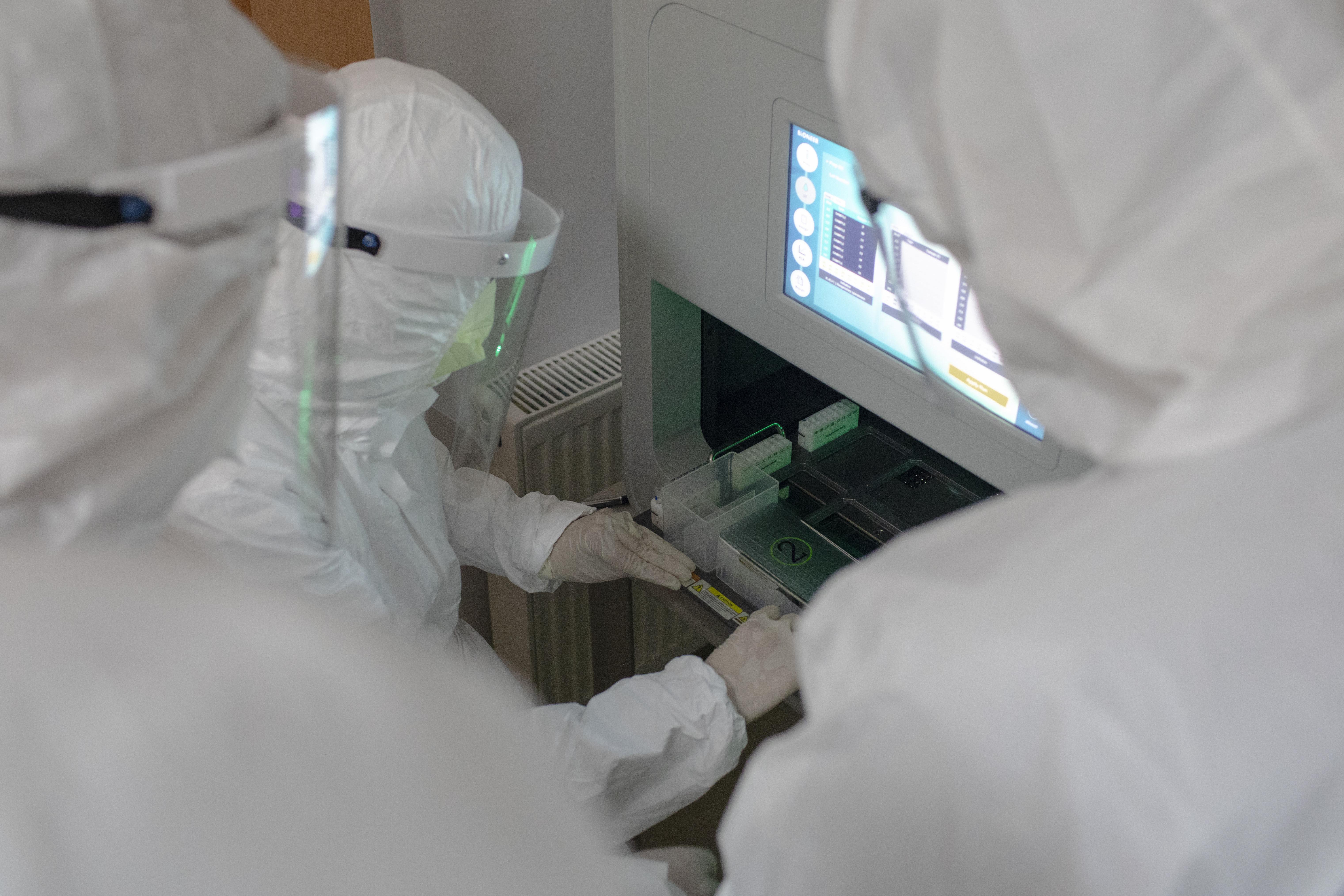 Doi bărbați din Buzău, vindecați de coronavirus, au fost infectați din nou cu COVID-19! Ce se &icirc;nt&acirc;mplă, acum, cu pacienții?