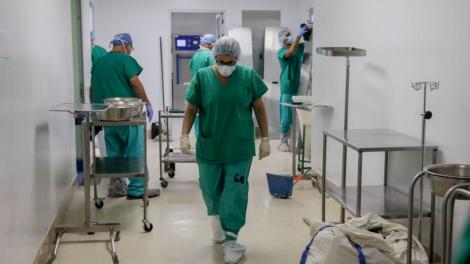O asistentă medicală din Filiași, depistată pozitiv cu noul coronavirus după 18 zile de izolare: ”Dacă nu făcea testul rapid, puteau muri pacienţi. Nu trebuie ignorat acest caz!”