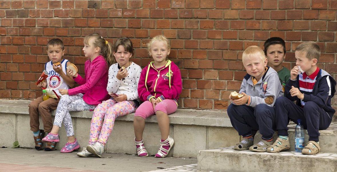 Rup din puținul lor pentru medici! Zeci de copii din satele Sucevei &icirc;și donează alocațiile pentru a sprijini lupta &icirc;mpotriva COVID-19