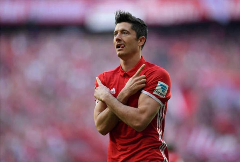 Robert Lewandowski donează 45.000 de euro unui spital din Polonia