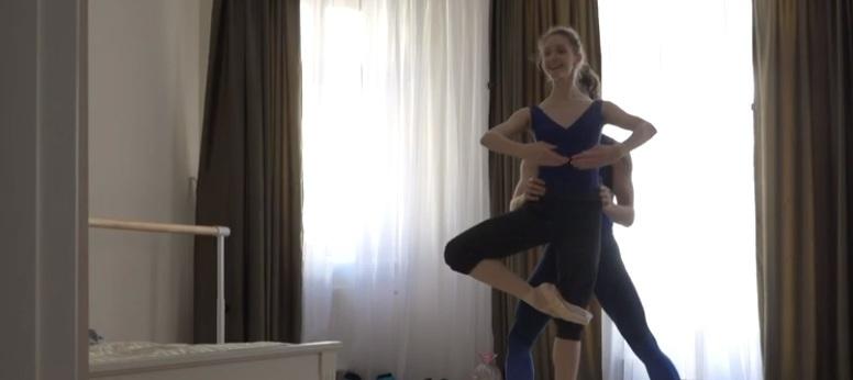 Balerinii de la Teatrul Bolşoi continuă repetiţiile &icirc;n ciuda măsurilor de izolare