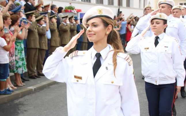 Admiterea la liceu se schimbă total. Testele grilă la limba rom&acirc;nă şi matematică, anulate și &icirc;nlocuite cu o medie, la Colegiile Militare