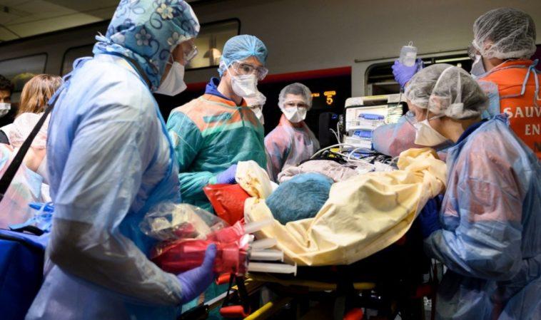 Declarată &bdquo;vindecată&rdquo; de COVID-19, moartă după c&acirc;teva zile! Ce au descoperit medicii &icirc;n plăm&acirc;nii femeii de 58 de ani