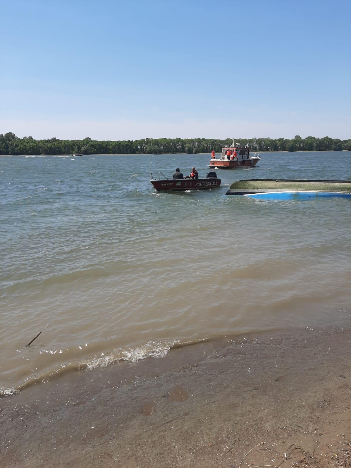 Tulcea: Ambarcaţiune cu zece persoane la bord, răsturnată pe canalul Sulina. Nouă persoane au reuşit să se salveze