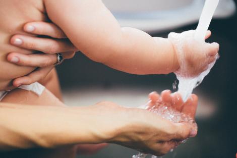 Cum se menține igiena la bebeluși. Trei aspecte extrem de importante!