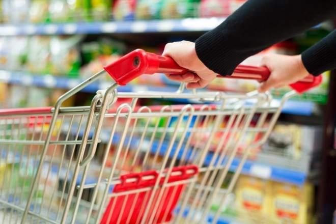 A avut șocul vieții! Ce a pățit o t&acirc;nără din București &icirc;ntr-un supermarket: &rdquo;Cu o m&acirc;nă &icirc;mi ridica rochia, iar cu cealaltă &icirc;mi făcea poze&rdquo;