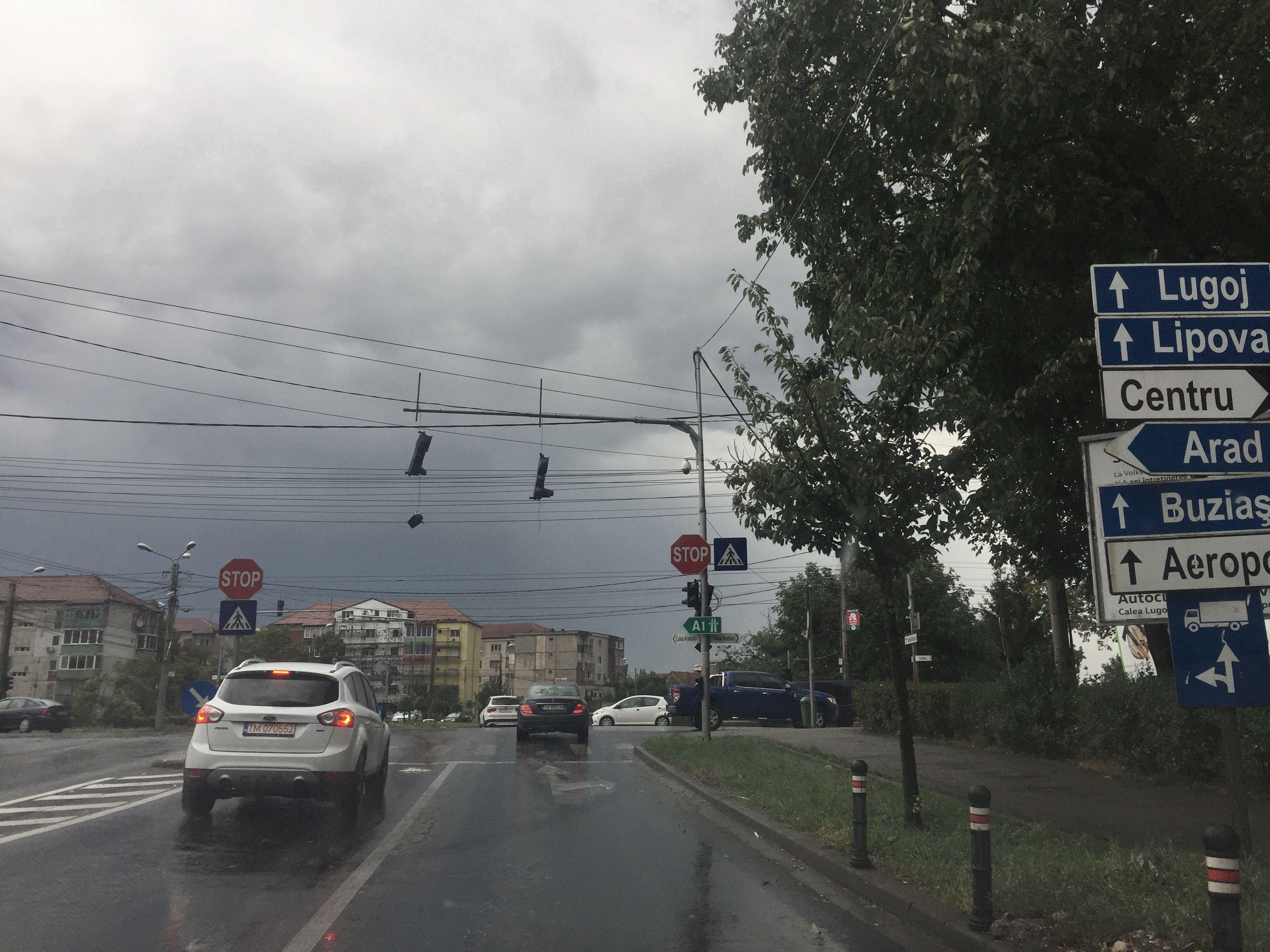 Vremea se strică &icirc;ncep&acirc;nd de miercuri seara! ANM a emis cod galben de vijelii și ploi torențiale &icirc;n aproape toată țara