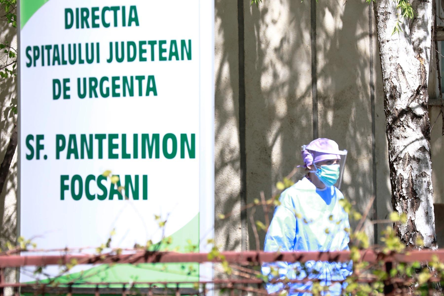 Vrancea: 28 de muncitori din Sri Lanka angajaţi la o firmă de confecţii, confirmaţi cu coronavirus