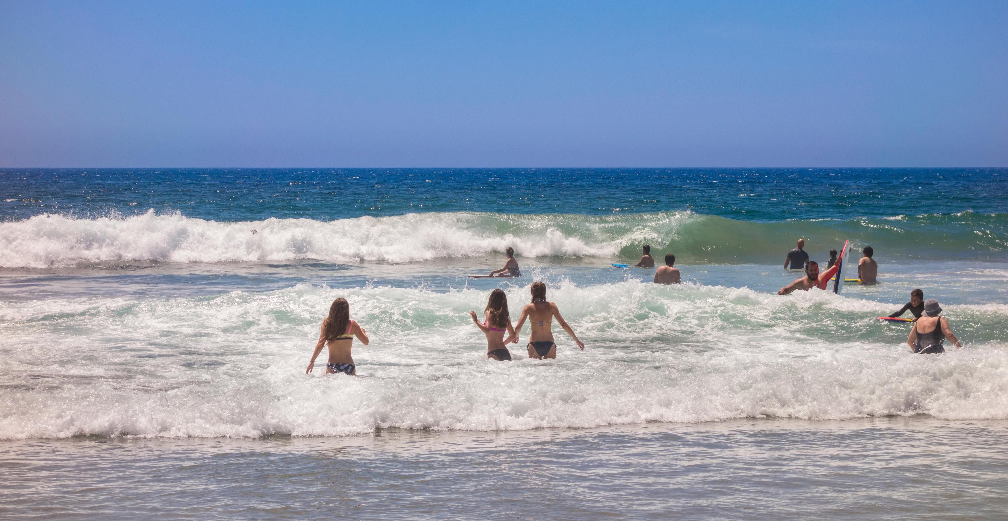 Te poți infecta cu noul coronavirus &icirc;n apa mării? Virusolog de la Harvard, explicații importante: &bdquo;Asta se &icirc;nt&acirc;mplă &icirc;n apă cu COVID-19&rdquo;