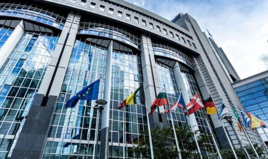 Eurodeputaţii solicită UE să impună sancţiuni Ungariei şi să oprească finanţarea