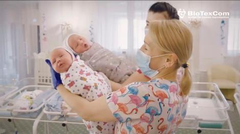 Bebeluşi născuţi de mame surogat din Ucraina nu pot fi luaţi de părinţii din SUA, Europa şi alte regiuni din cauza restricţiilor de călătorie legate de coronavirus